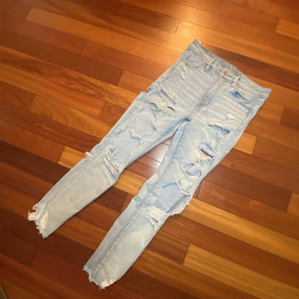 American Eagle Distressed Skinny jeans size 8